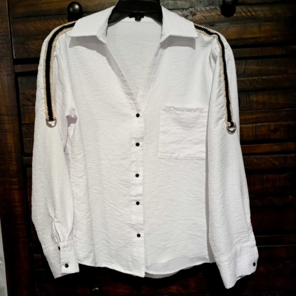 🖤buckle black white blouse